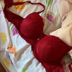 Red Lace Bra size 44B- LIKE NEW